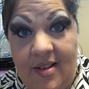 Meet your Posher, Brenda