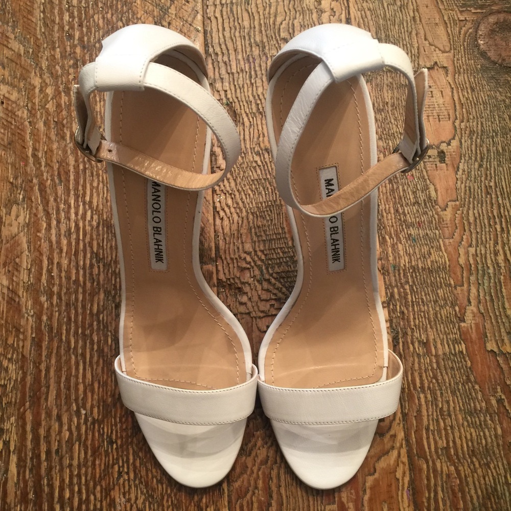 Size 37 Manolo Blahnik white Sandals worn once