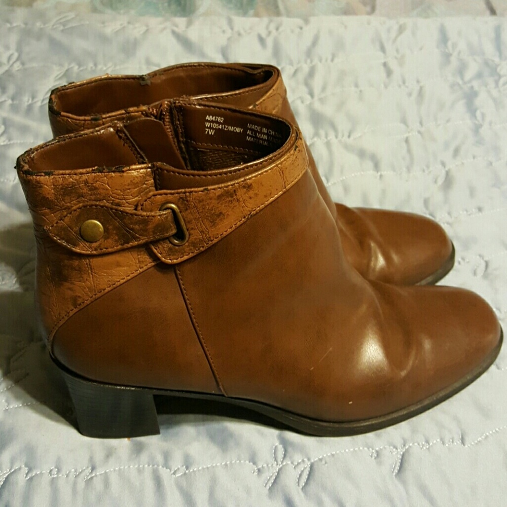 Heeled booties - Picture 2 of 3