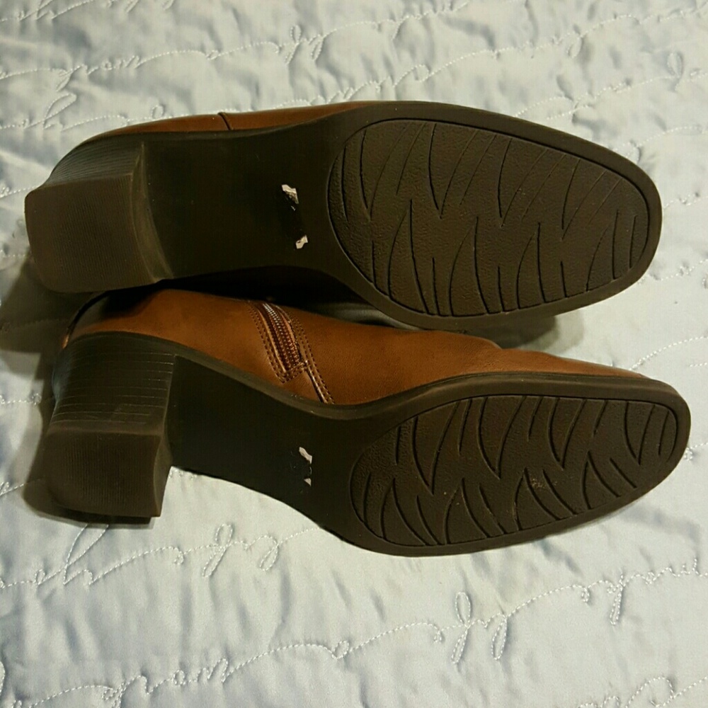 Heeled booties - Picture 3 of 3