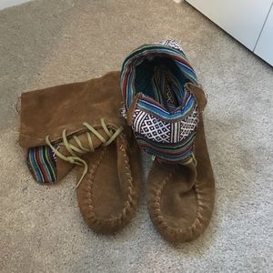 Hipster print moccasin boots SIZE 10