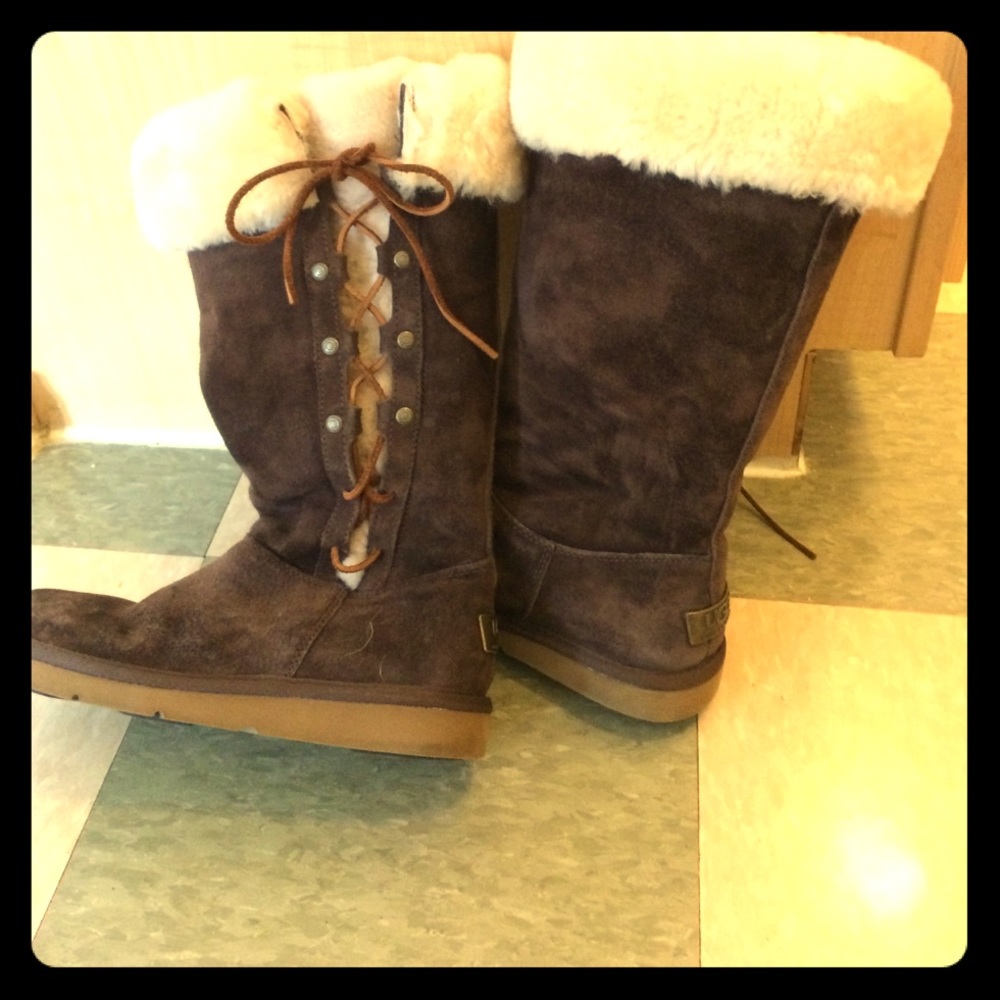 Super comfy UGG boots! only worn once! NWOT