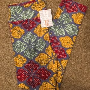 Lularoe leggings tall and curvy