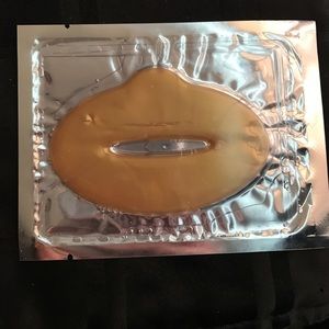 Gold lip mask