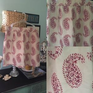 Ann Taylor LOFT cream &red paisley pint-large EUC