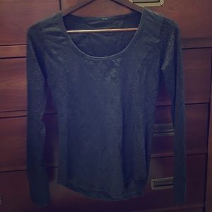 Lululemon long sleeve t shirt with tone on tone