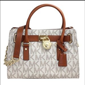 Michael kors handbag (Medium)