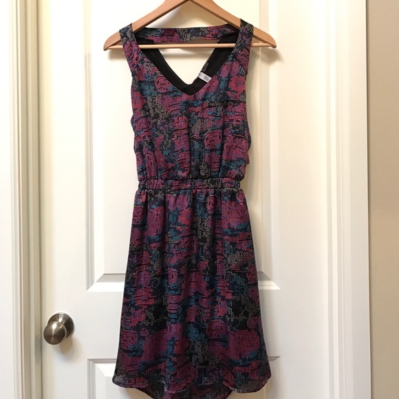 Ezra Dresses & Skirts - Ezra Open Back V Neck Dress💝