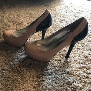 Nude pumps