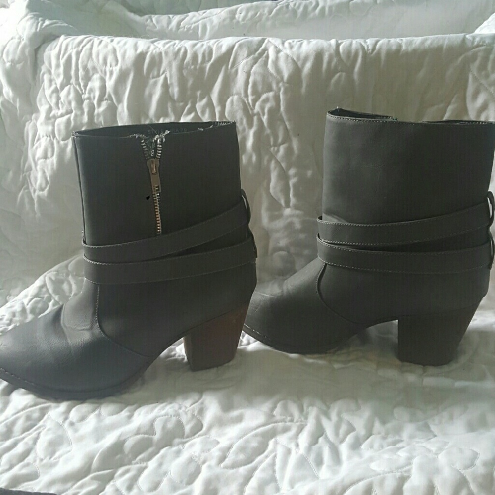Grey fashion boots 💥3 for $15💥