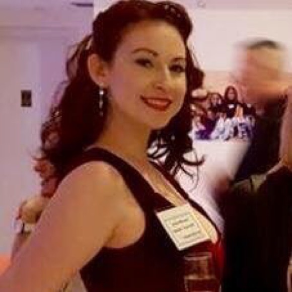 Meet your Posher, Jaime - Picture 2 of 4