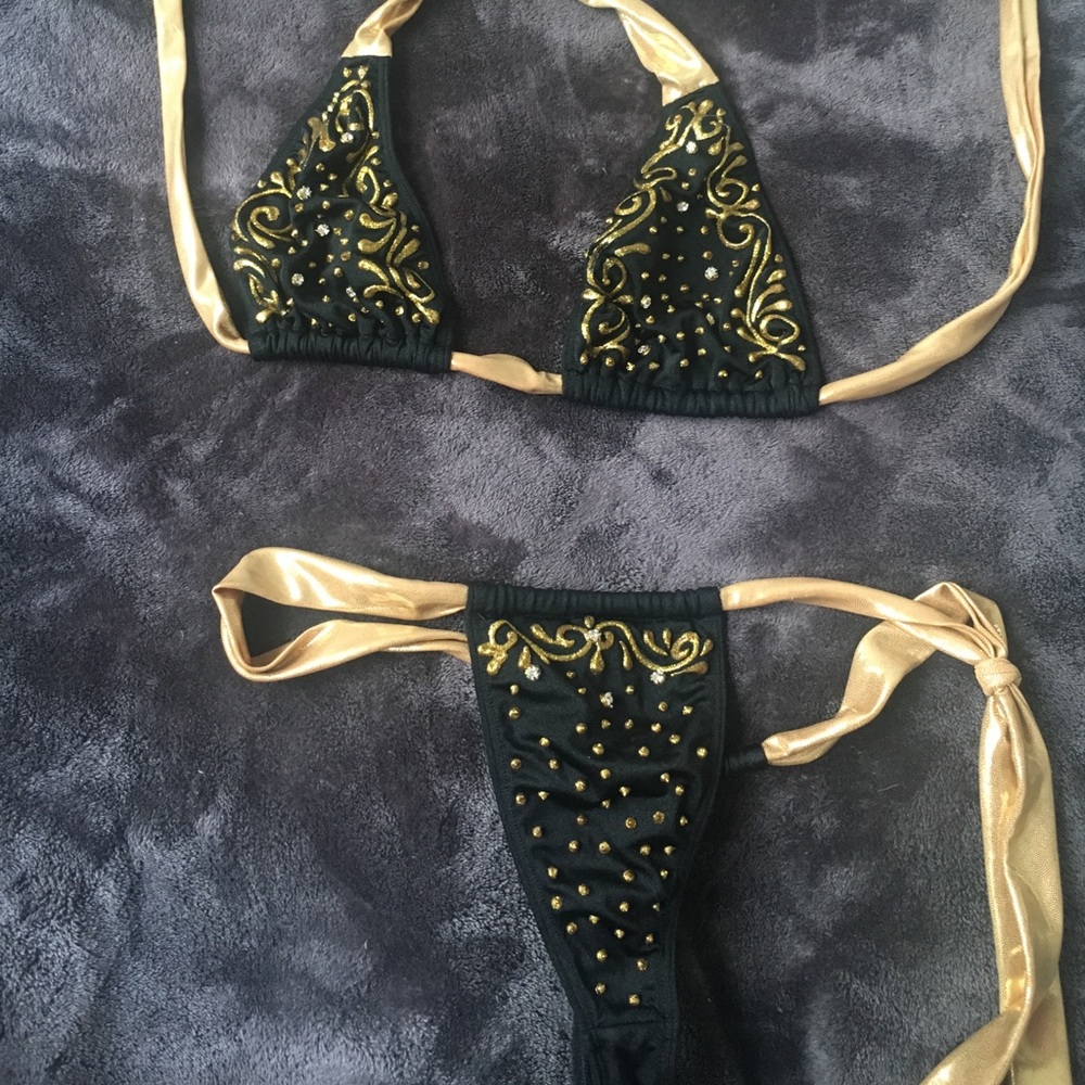 Bikini - Picture 2 of 4