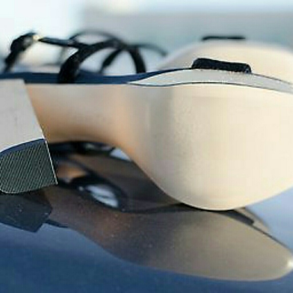 SOLD New Calvin Klein Gold Block Heels Size 8 - Picture 2 of 3