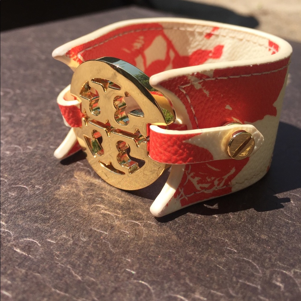 ✨SALE‼️✨Tory Burch Logo Wide Double Snap Cuff