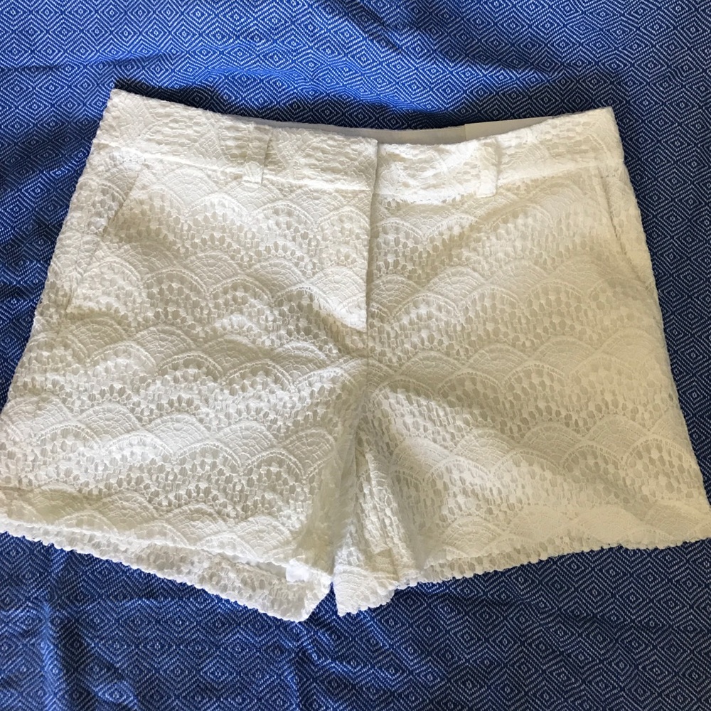 Ann Taylor loft size 6 shorts, cream. NWT
