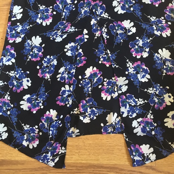 Express Split Back Tank - Picture 2 of 3