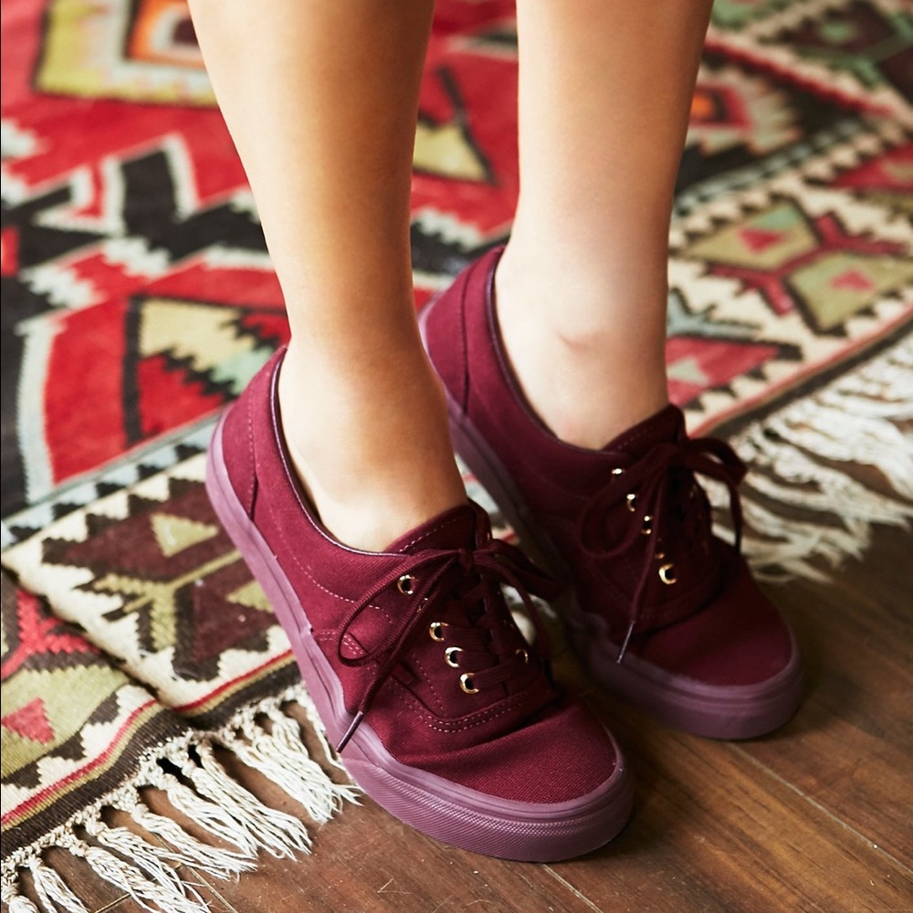 Maroon vans era sneaker