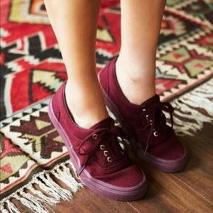 Maroon vans era sneaker