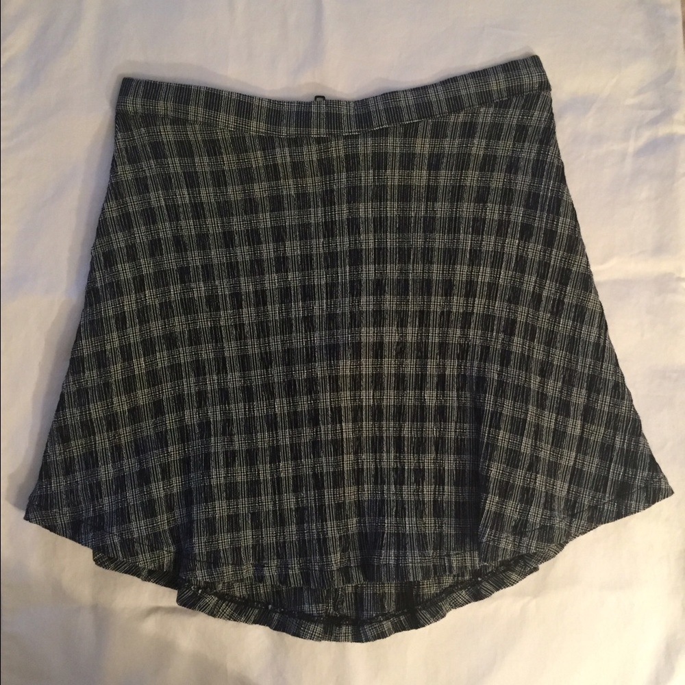 SOLD ~Reformation Black and White Skirt Size Small