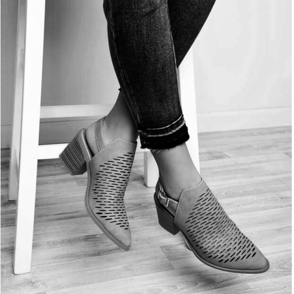 Boutique Shoes - Rustic Pointy Toe Slingback Mule Clog