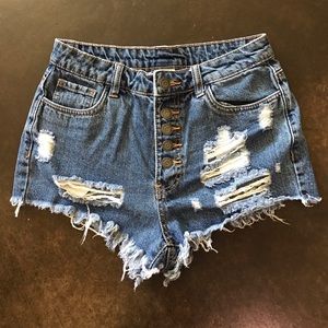 Denim high wait booty shorts ;)