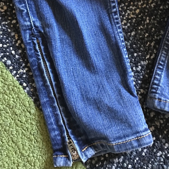 Hollister skinny jeans with zippered ankles - Picture 2 of 3