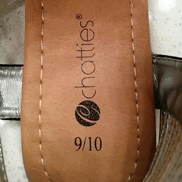 Sandals - Picture 2 of 4