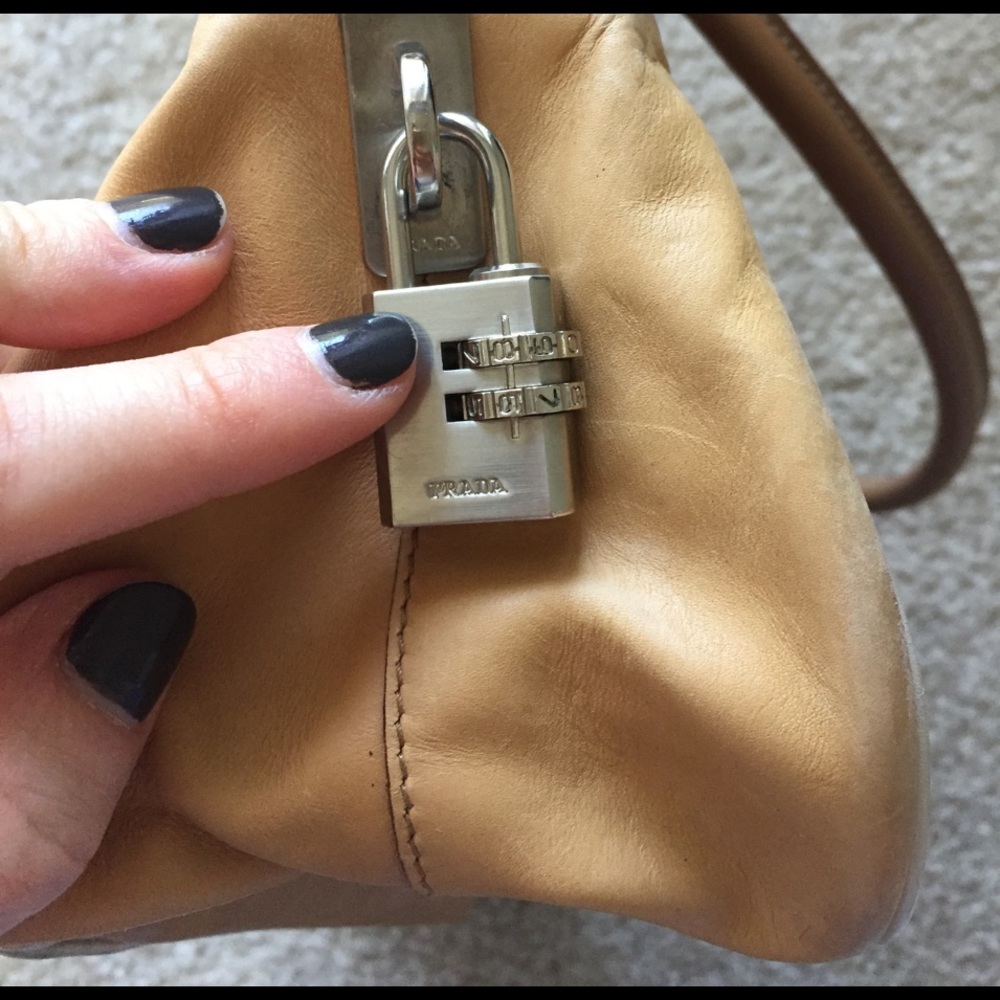 Prada - Picture 4 of 4