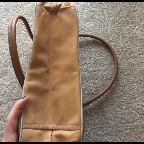 Prada - Picture 2 of 4