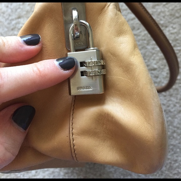 Prada - Picture 4 of 4