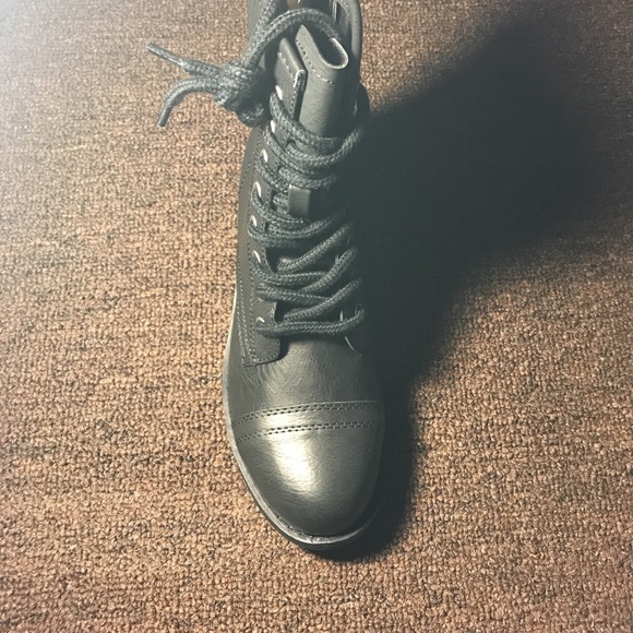 Black combat boots - Picture 2 of 3