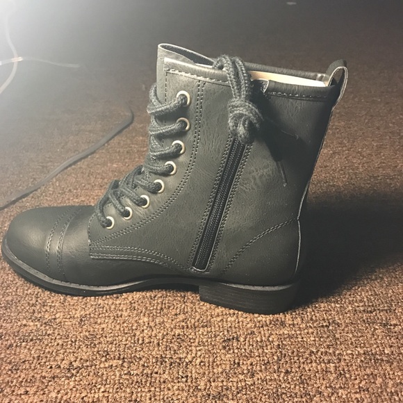 Black combat boots - Picture 3 of 3