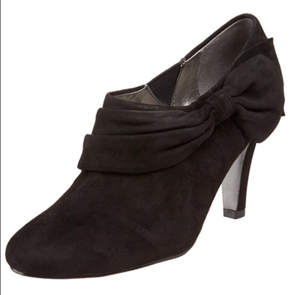 Tahari Greyson suede ankle bookie, grey