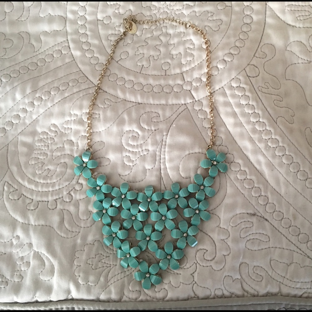 Beautiful floral necklace new no tags
