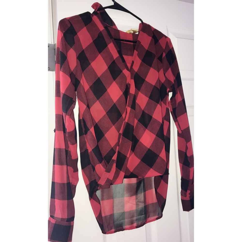 Long-Sleeve Red/Black Checker Board V-Cut Shirt
