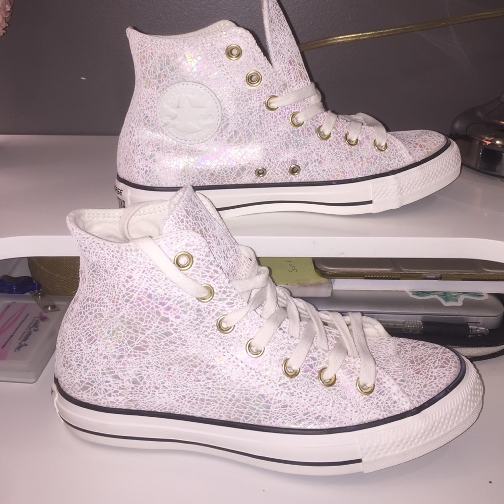 Brand new never worn converse !