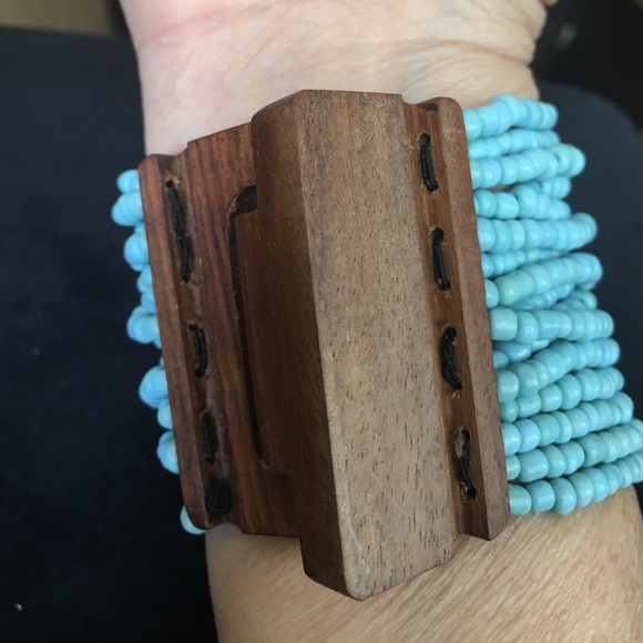 Blue beads and wood multi-strand bracelet - Picture 3 of 3