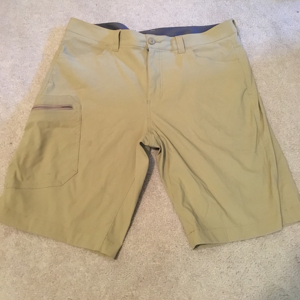 Eddie Bauer 35" waist shorts