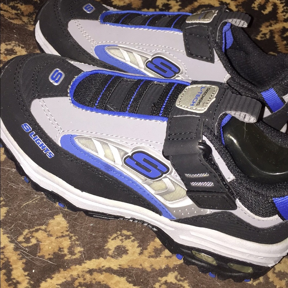 Kids brand new light up sketchers