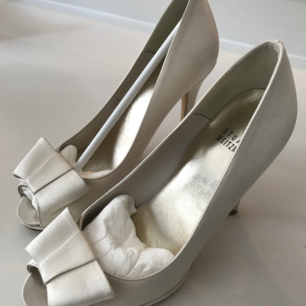 Stuart Weitzman ivory satin heels