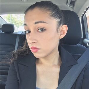 Meet your Posher, Gabriela