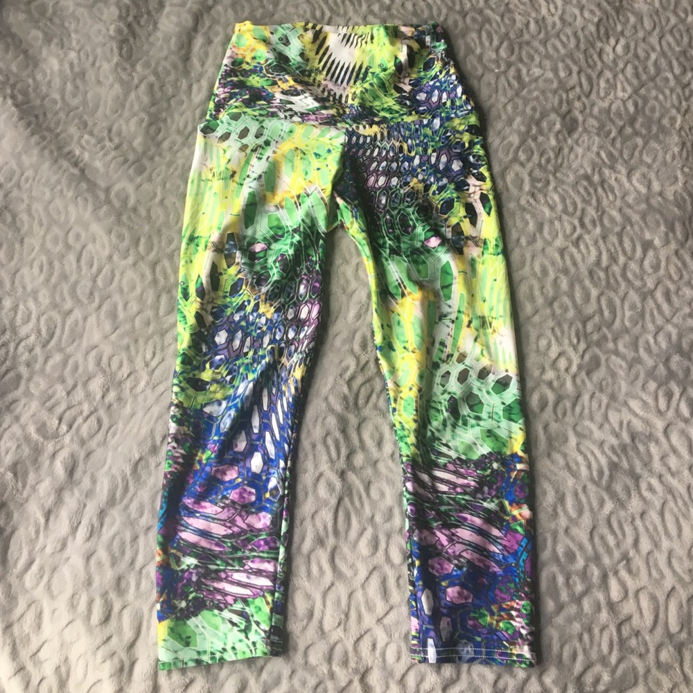 High-waisted Capri-length Yoga Pants