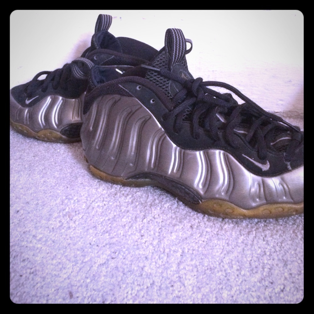 Nike foams silver. Send offers!!