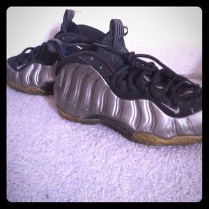 Nike foams silver. Send offers!!