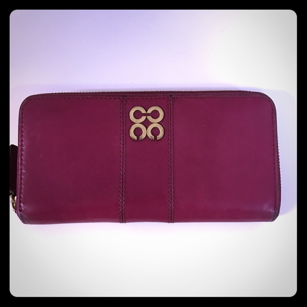 *Coach Accordion Zip wallet in raspberry leather*