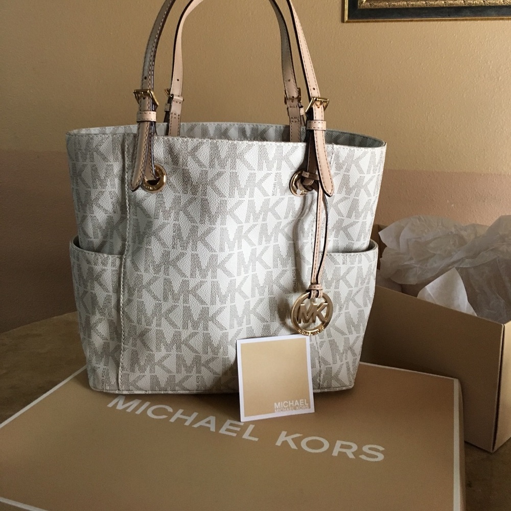 New Authentic Michael Kors Bag with out tags