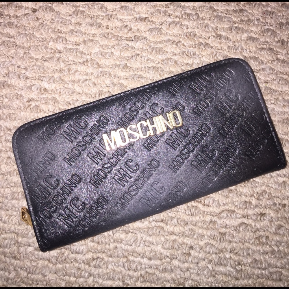 💕NWOT FAKE Moschino black wallet