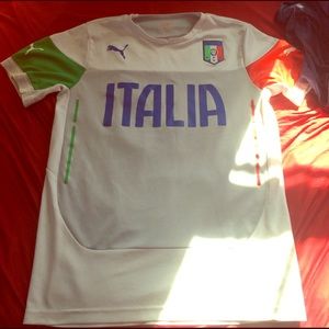 Italy puma jersey authentic looks brand new