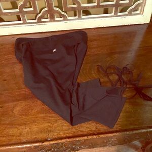 Sexy Fabletics workout pants. Tie up the calves.