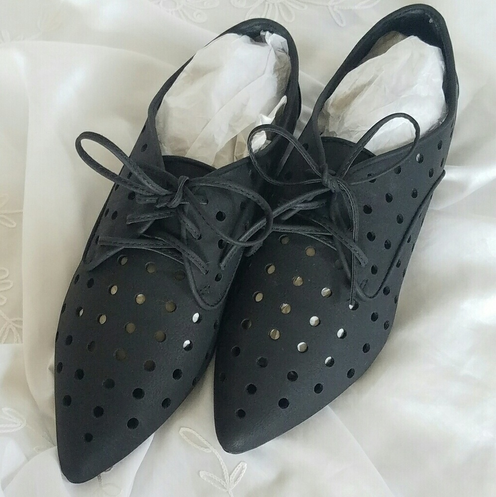 Penny Loves Kenny Notice Laser Cut Lace up Flats